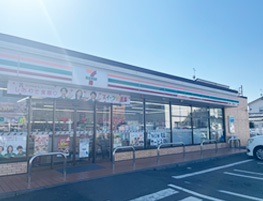 近隣のコンビニ